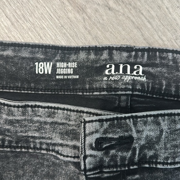 ANA High Rise Black Jeggings - Picture 2 of 8